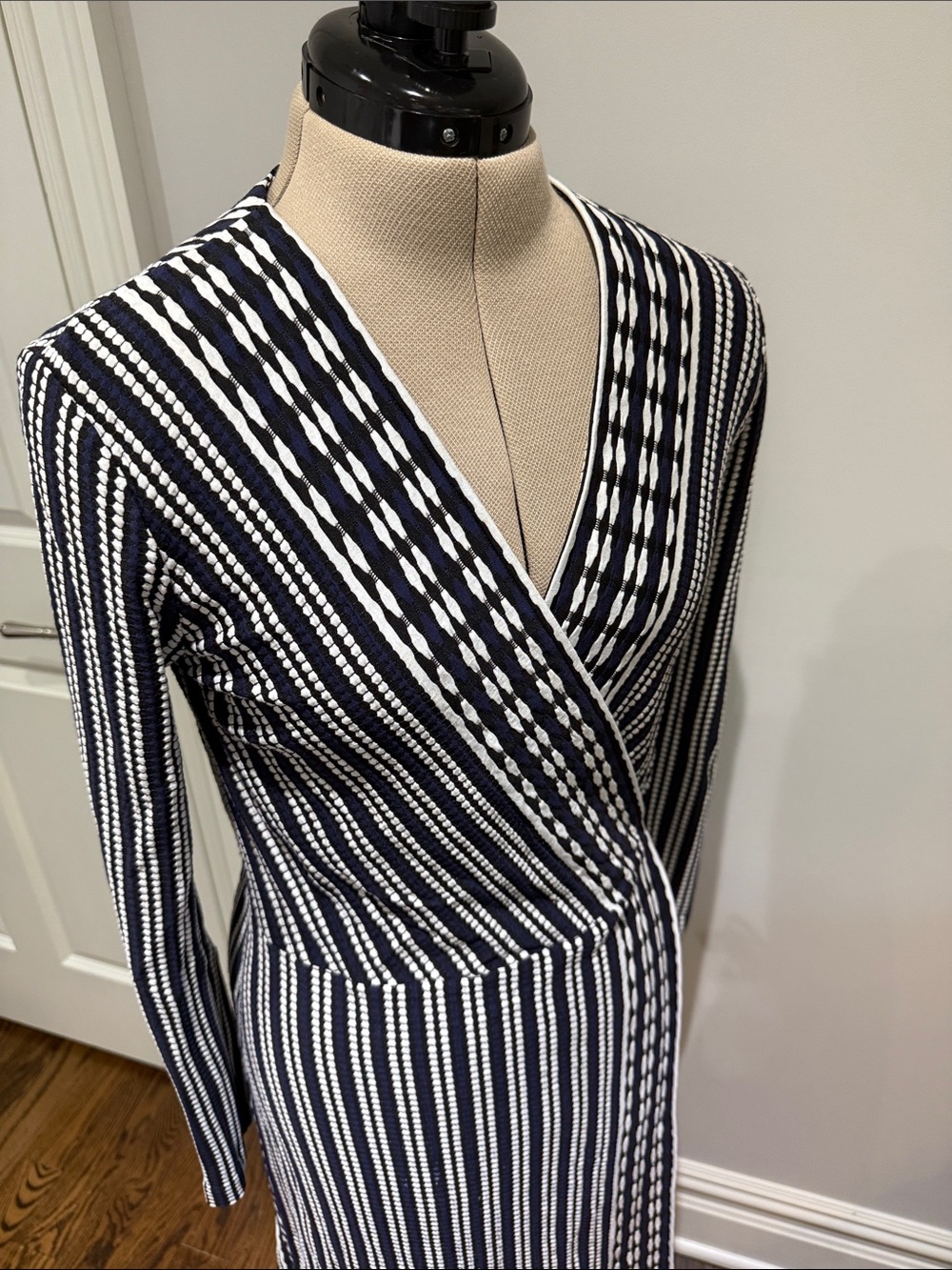 Tory Burch Oxford Navy Stripe Long Sleeve Jacquard Wrap Stretch knit Dress M - Picture 3 of 8